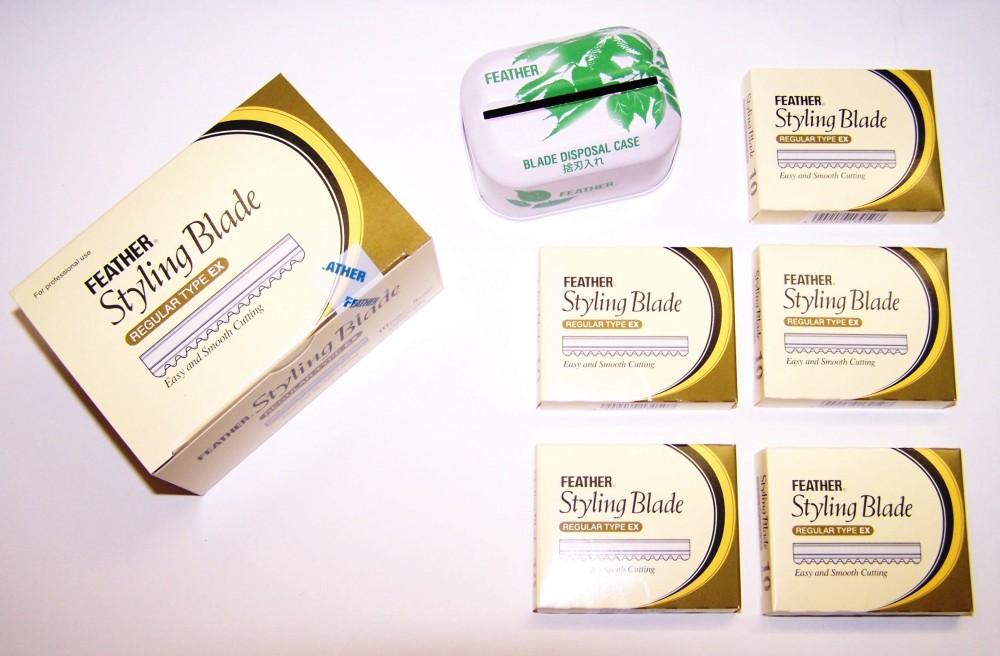 Boîte avec 5 étuis, chacun contenant 10 lames pour utilisation avec le rasoir à effiler Feather.